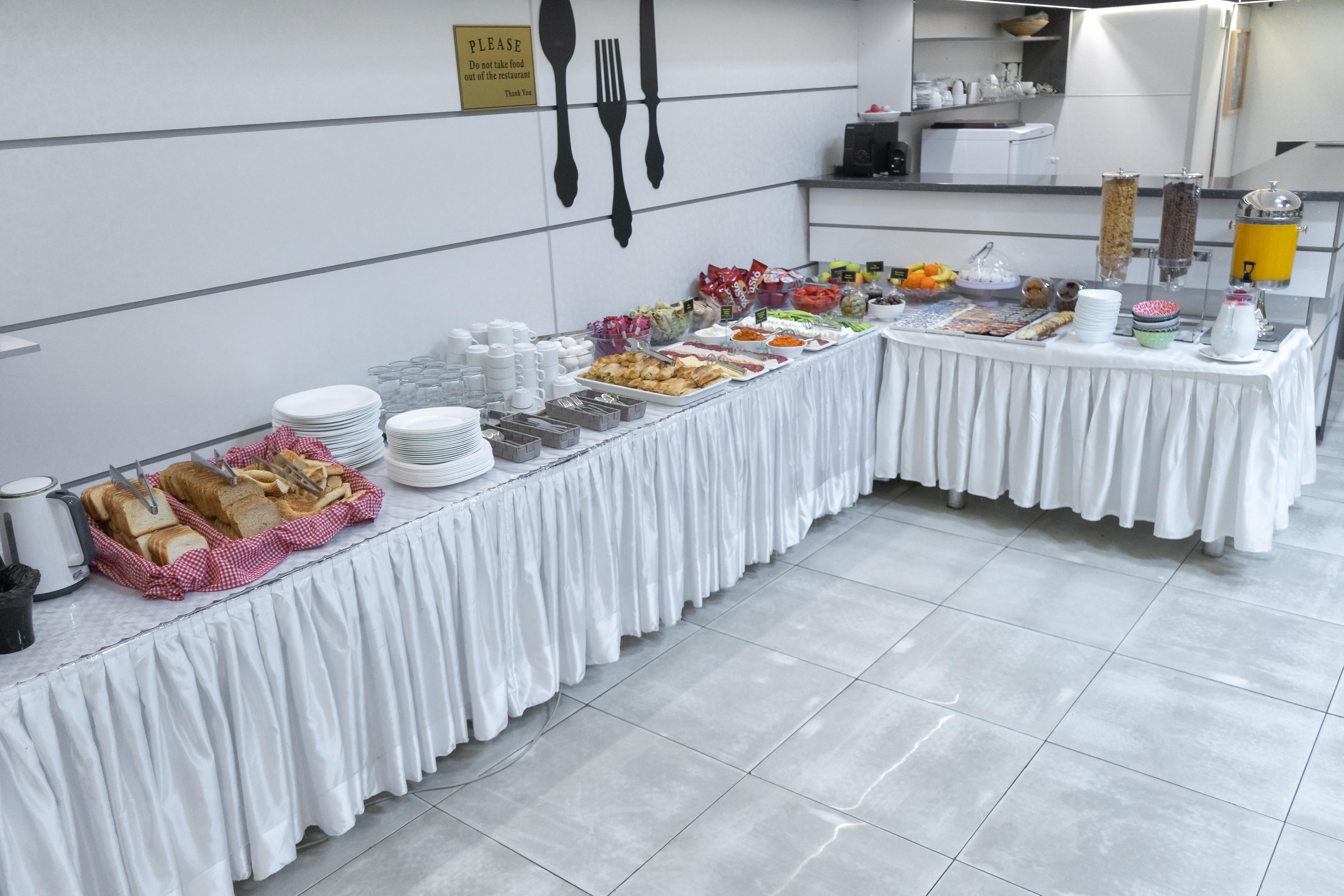 Hotel De Koka Скопие Екстериор снимка