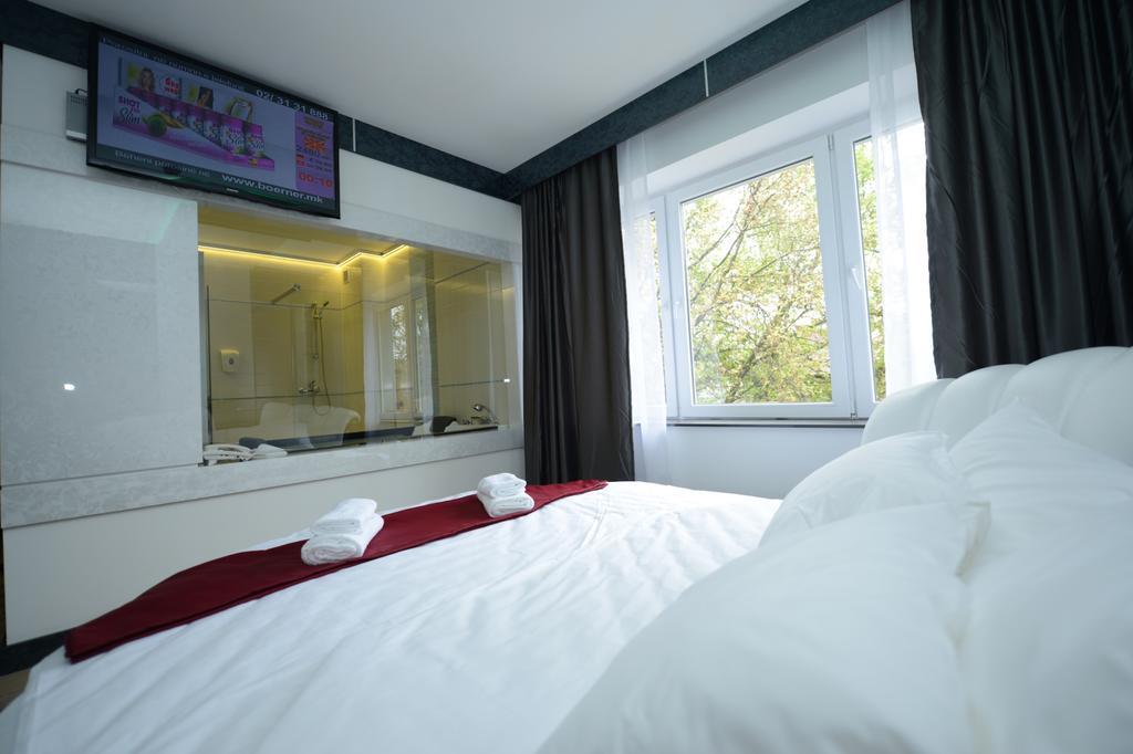 Hotel De Koka Скопие Екстериор снимка